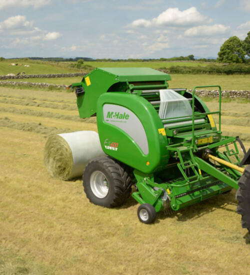 Прес підбирач із 25 ножами та обмоткою в плівку McHale F5600 Plus