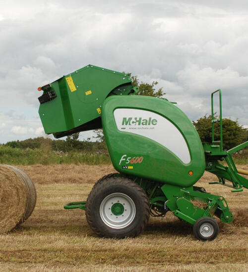 Прес підбирач із камерою фіксованого об'єму із 25 ножами McHale F5600